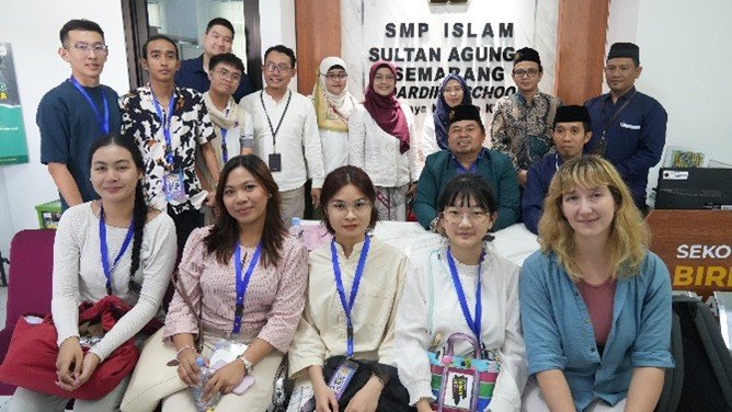 PAI Unissula Ajak Mahasiswa Asing Berbagi Inspirasi di Sekolah Mitra