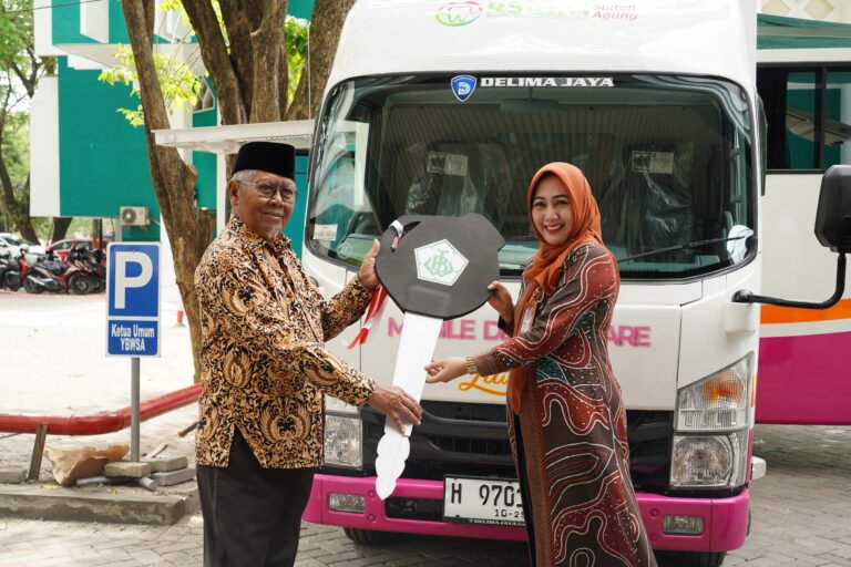 YBW-SA Serahkan Mobil Dental Care kepada RSIGM Sultan Agung